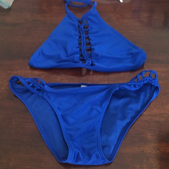 Bikini - Picture 1 of 1